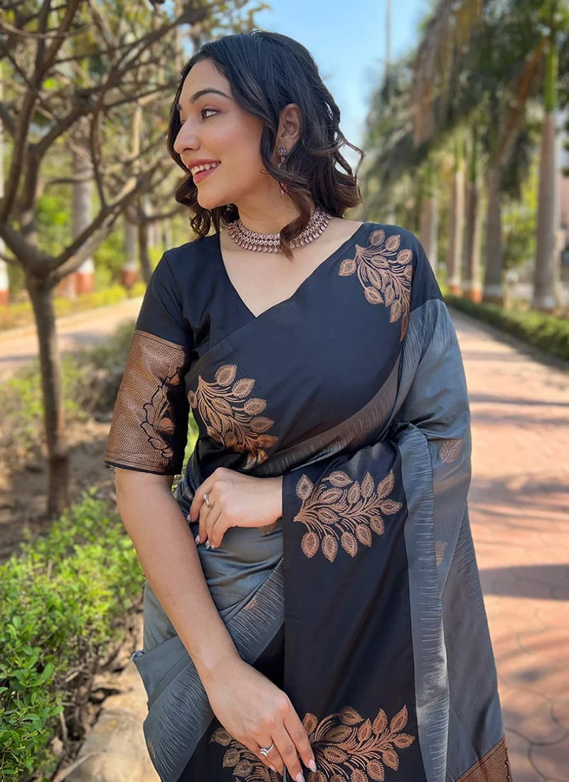 Banarasi Silk Zari Woven Jacquard Saree For Special Occasions - Image 2