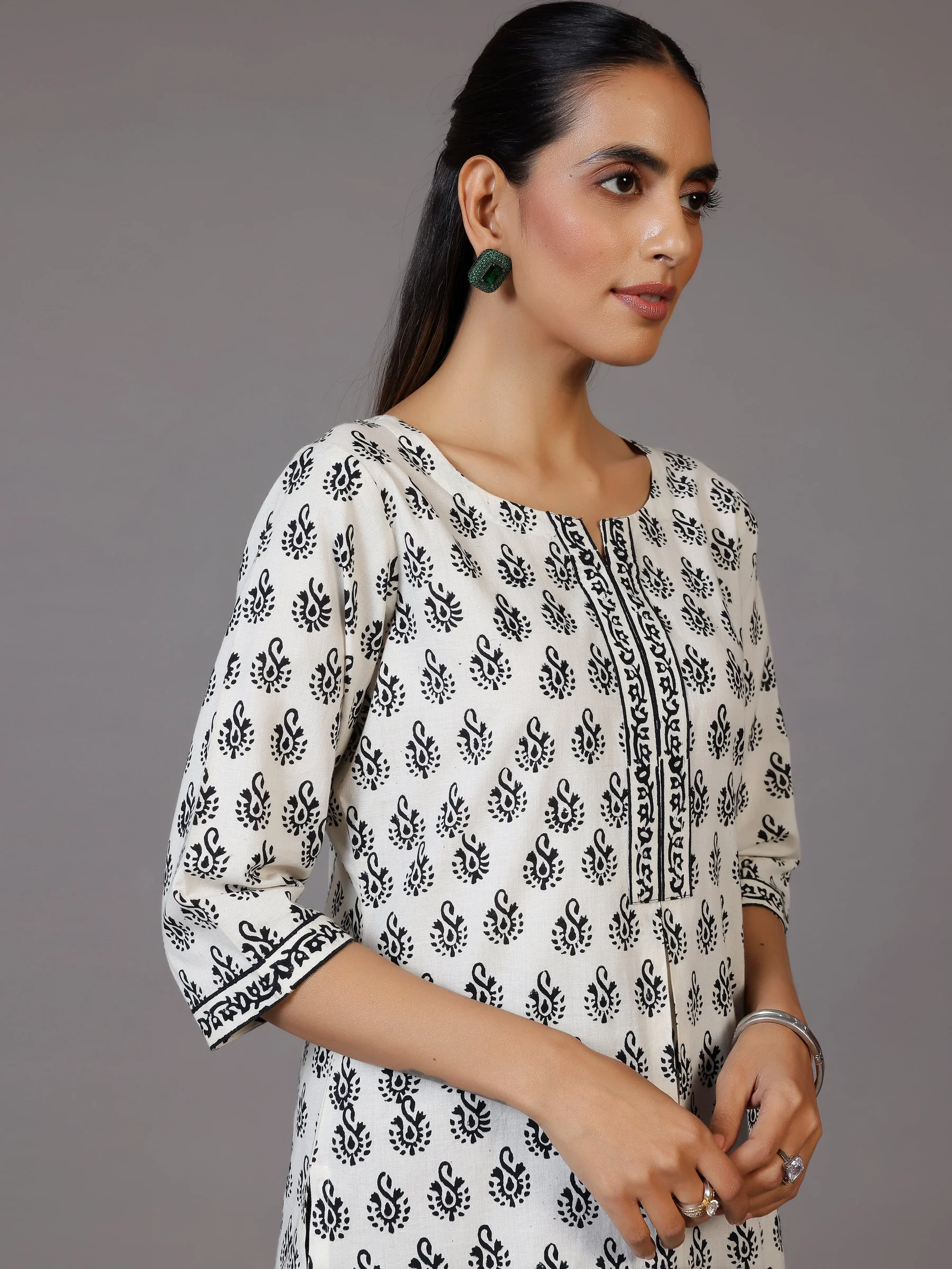 White Printed Cotton Straight Kurti - Image 5