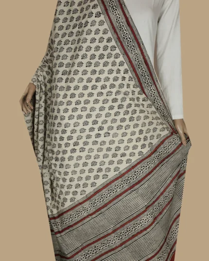 Motifs on Cream Block Printed Mul Cotton Dupatta